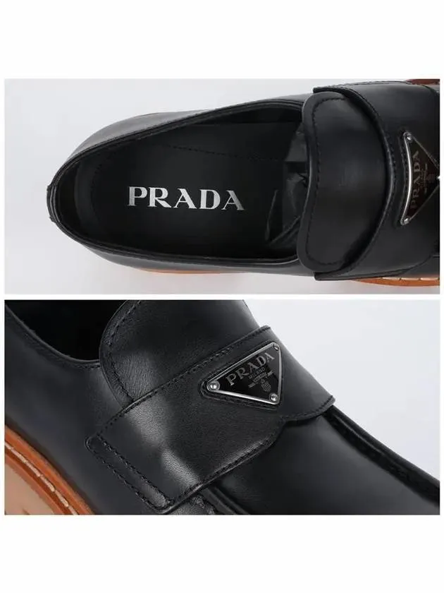 2DE151 070 F0002 Triangle logo leather loafers