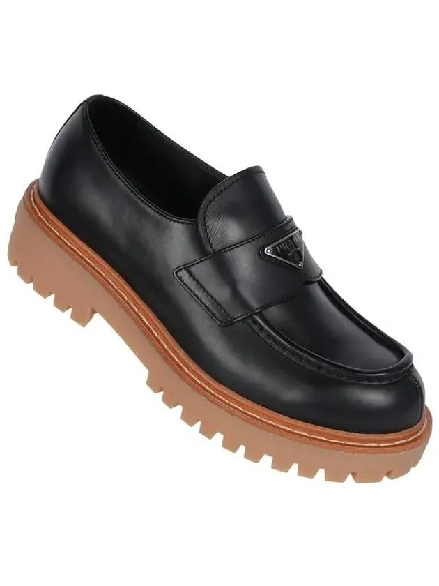 2DE151 070 F0002 Triangle logo leather loafers